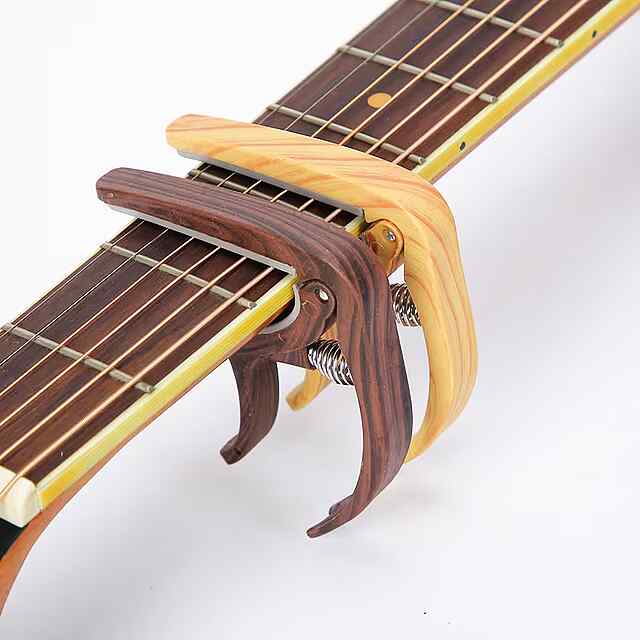 Каподастр для гітари, ABS, світле дерево. Музичний аксесуар з мішечком. - 1 фото товару