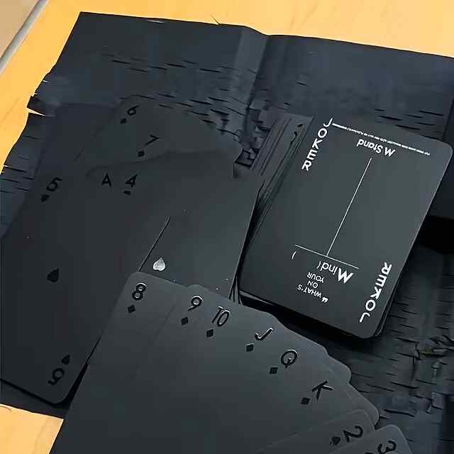Матові гральні картки Black — стильний аксесуар для покеру, бриджу та настільних ігор.